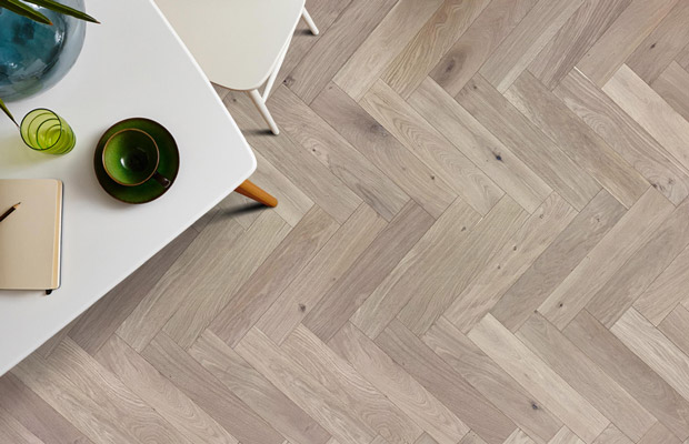 Sàn nhựa hèm khóa xương cá lắp ghép bằng hèm khóa, chắc chắn và dễ thi công.