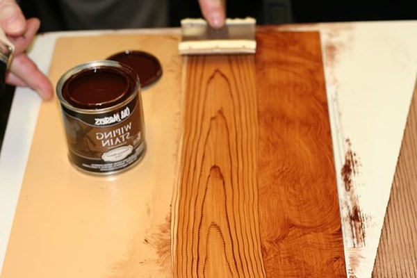 Sơn giả gỗ là loại sơn được thiết kế để tái tạo vẻ đẹp và vân của gỗ tự nhiên.