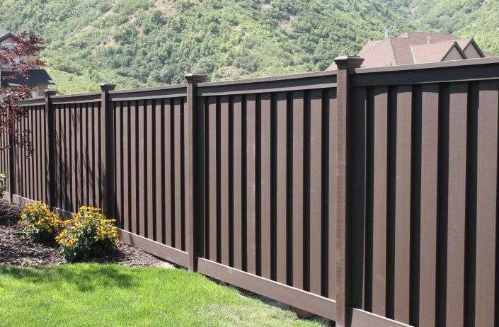 Hàng rào gỗ là lựa chọn lý tưởng cho việc trang trí và bảo vệ không gian sống.