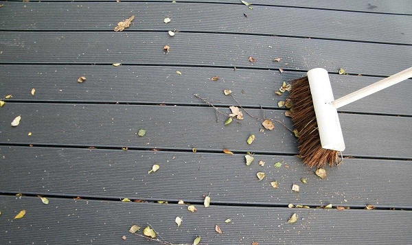 Lưu ý khi bảo dưỡng nhựa lót sàn ngoài trời
